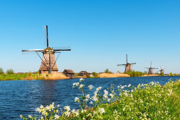 iStock-1399972023-Kinderdijk