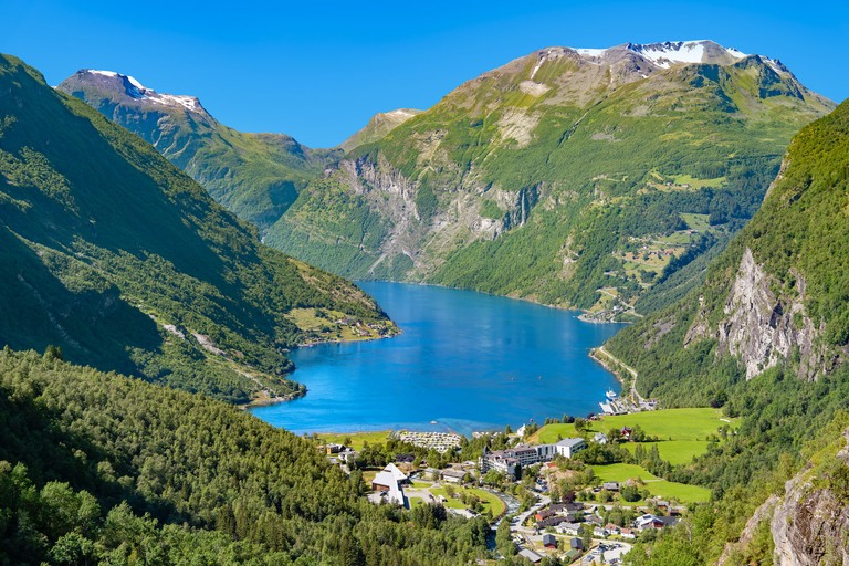 Comfort Noorwegen Rondreis iStock-2268411074-Geirangerfjord hoofdfoto
