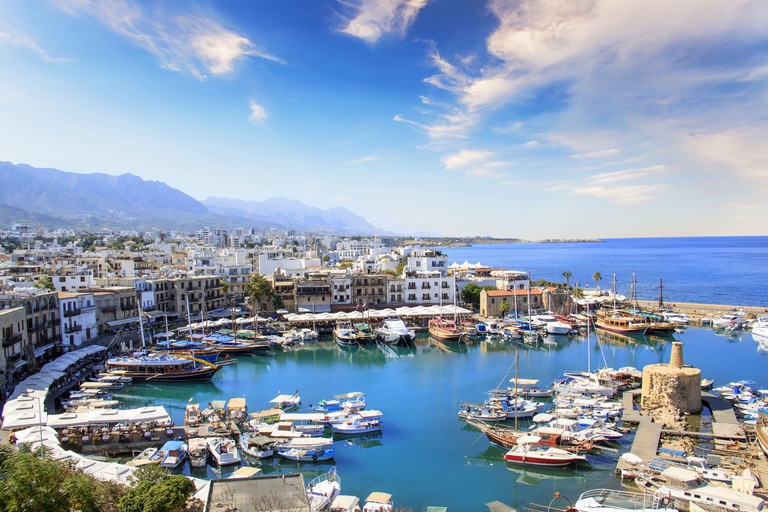 Comfort Noord-Cyprus iStock-1085014380 - baai van Kyrenia hoofdfoto